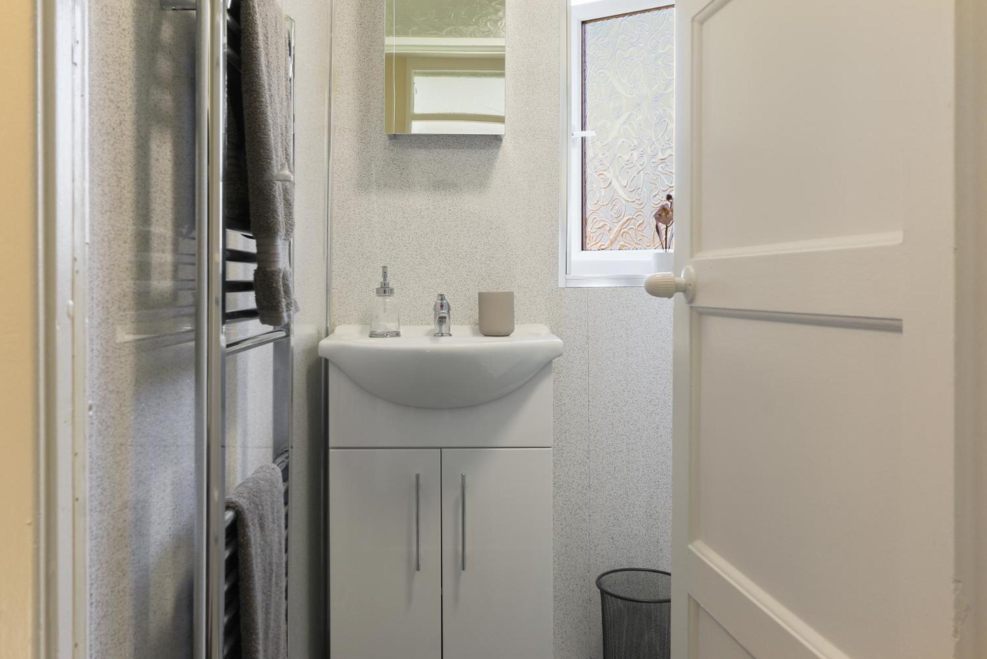Leconfield Close - Comfy House And Free Parking Holiday home
