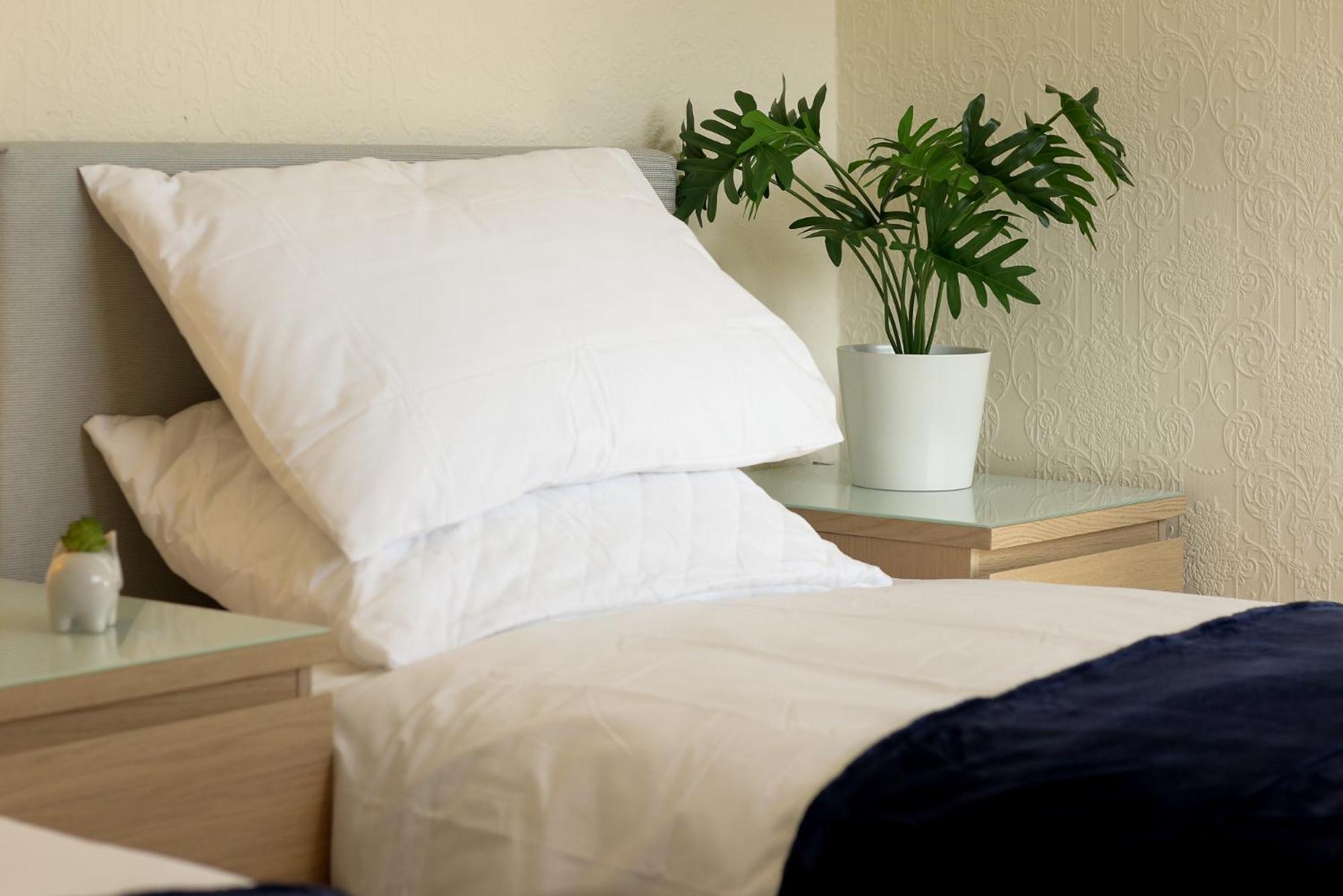 Leconfield Close - Comfy House And Free Parking Holiday home *