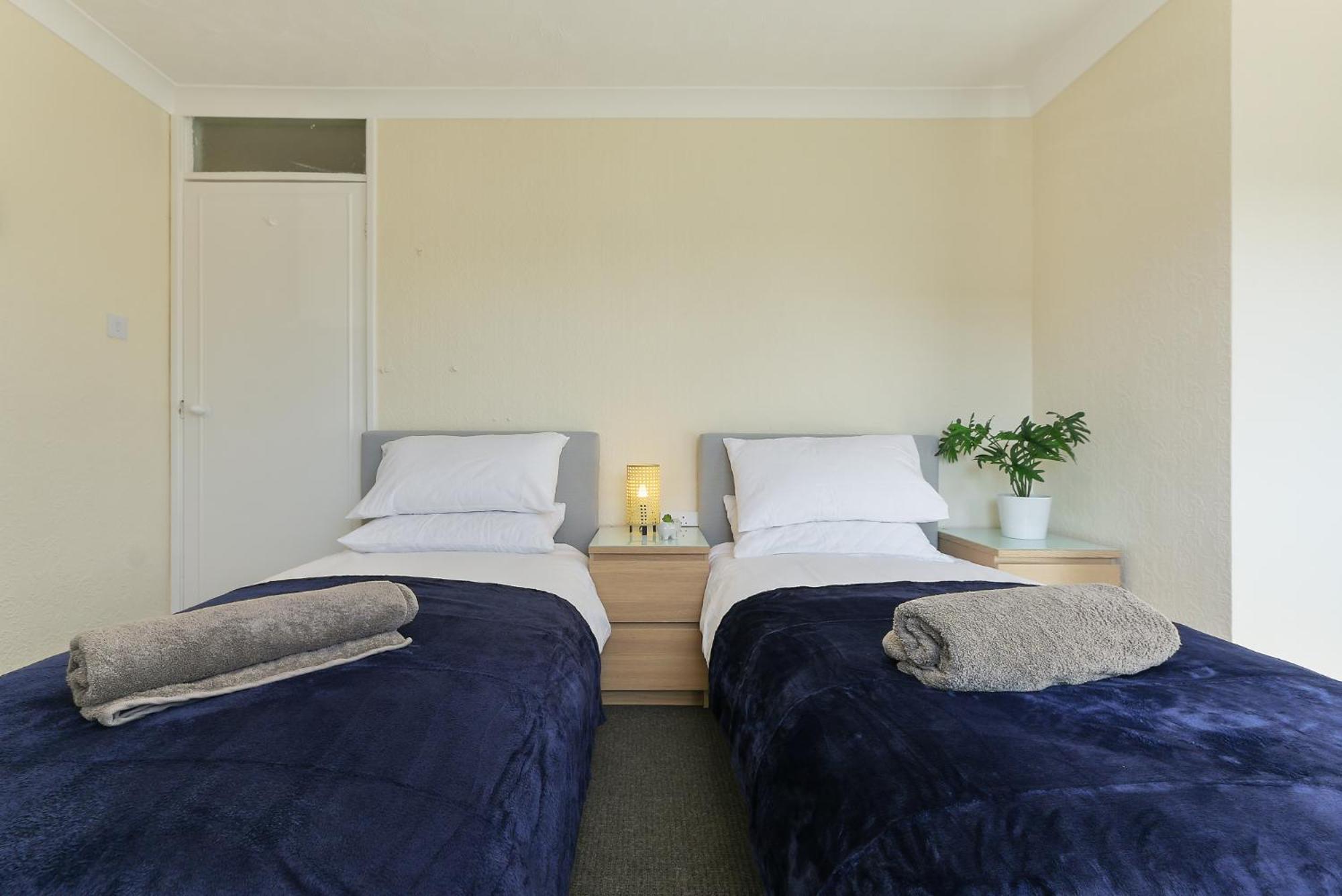 Leconfield Close - Comfy House And Free Parking Kingston upon Hull