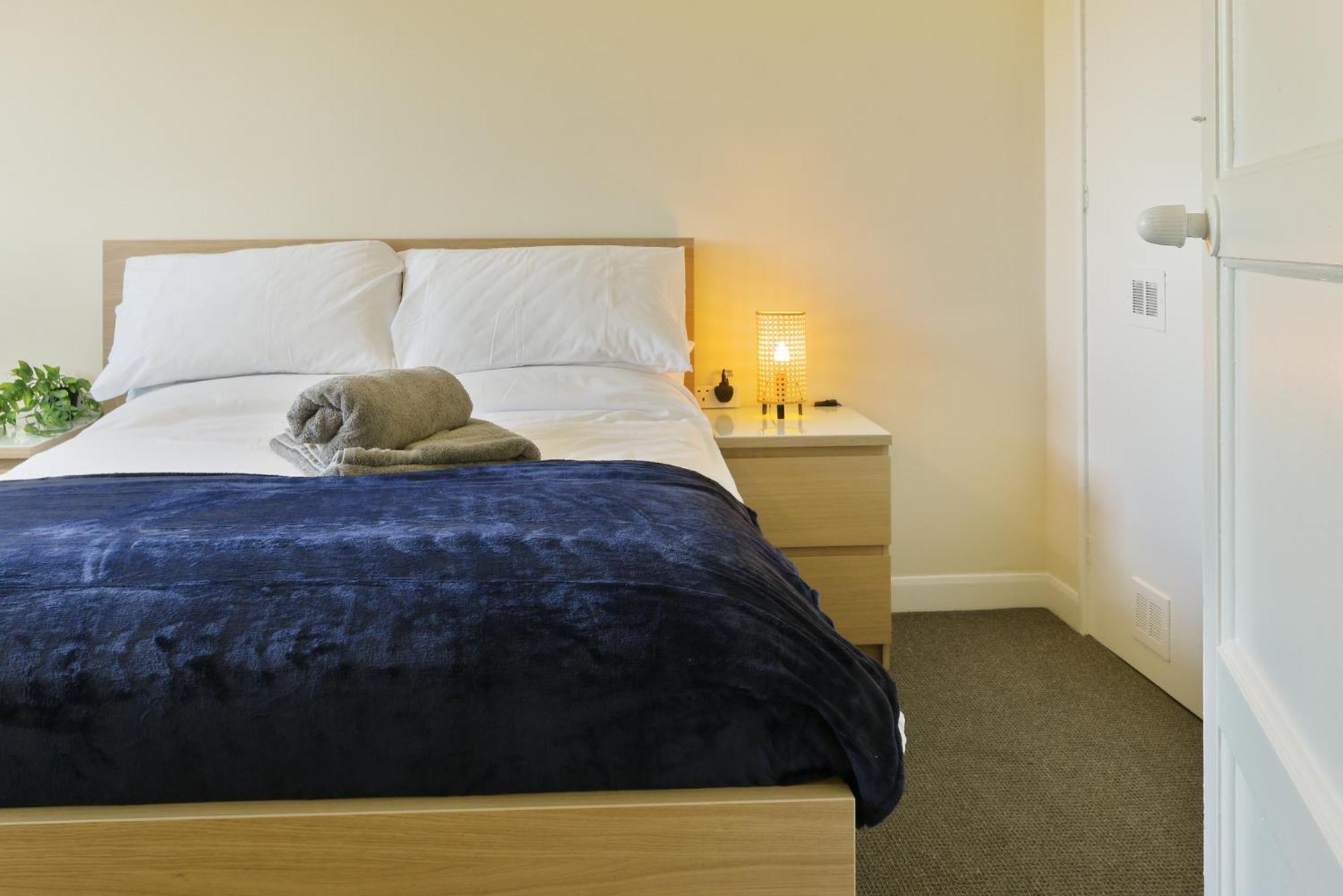 Leconfield Close - Comfy House And Free Parking *