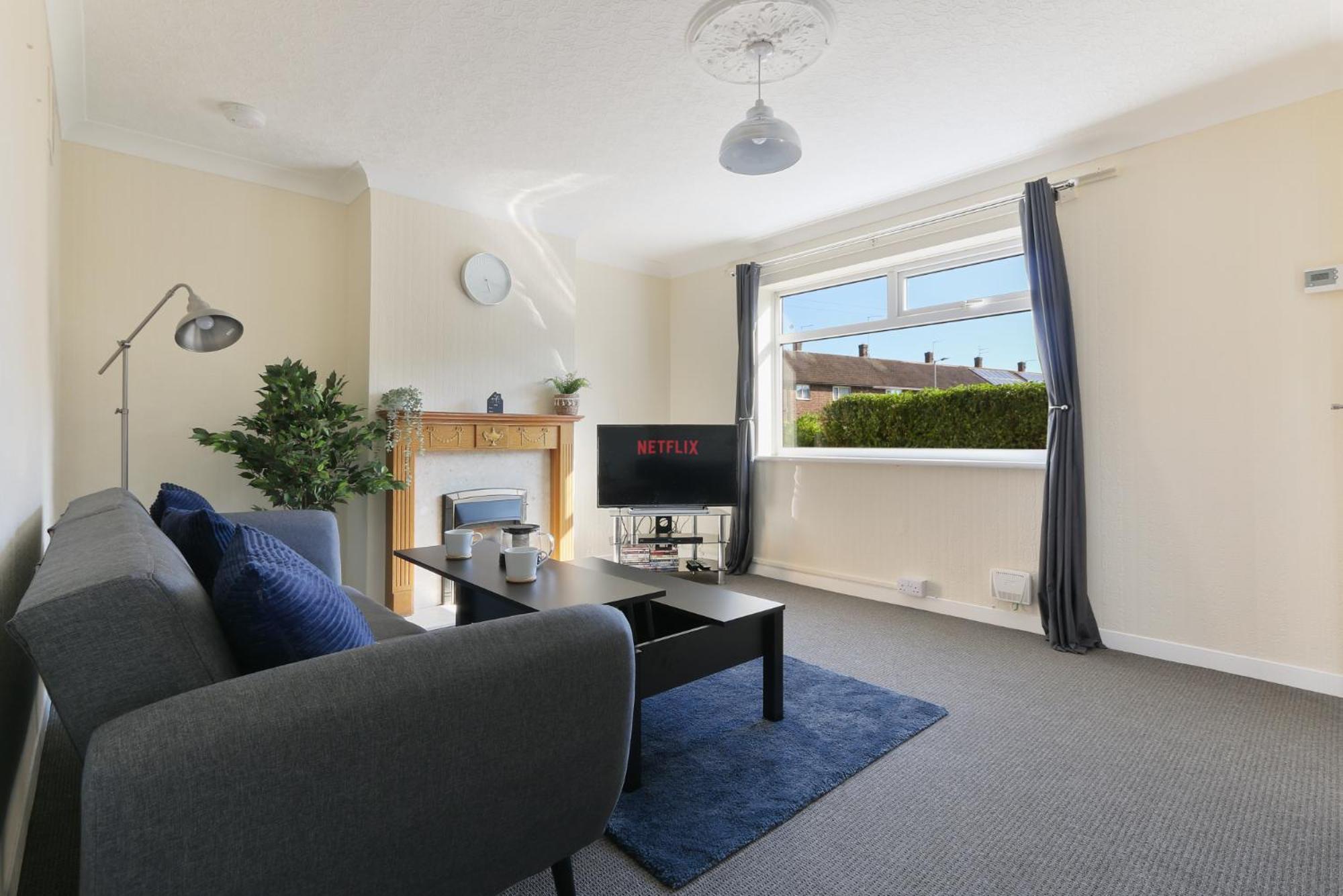 Holiday home Leconfield Close - Comfy House And Free Parking